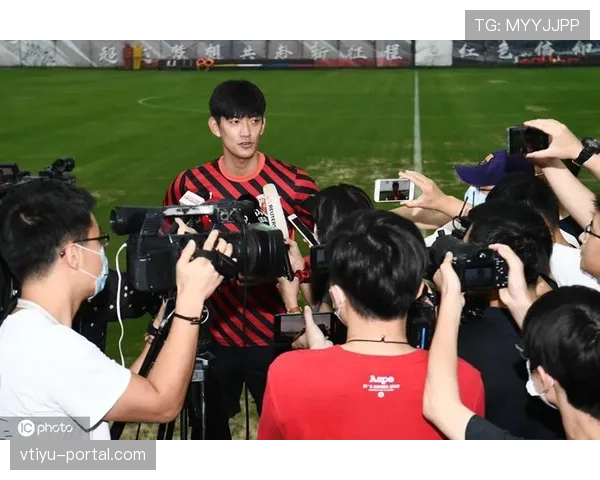颜骏凌赛后包间堆满外卖,这生活差距咋这么大啊! 颜骏凌赛后包间堆满外卖,这生活差距咋这么大啊!